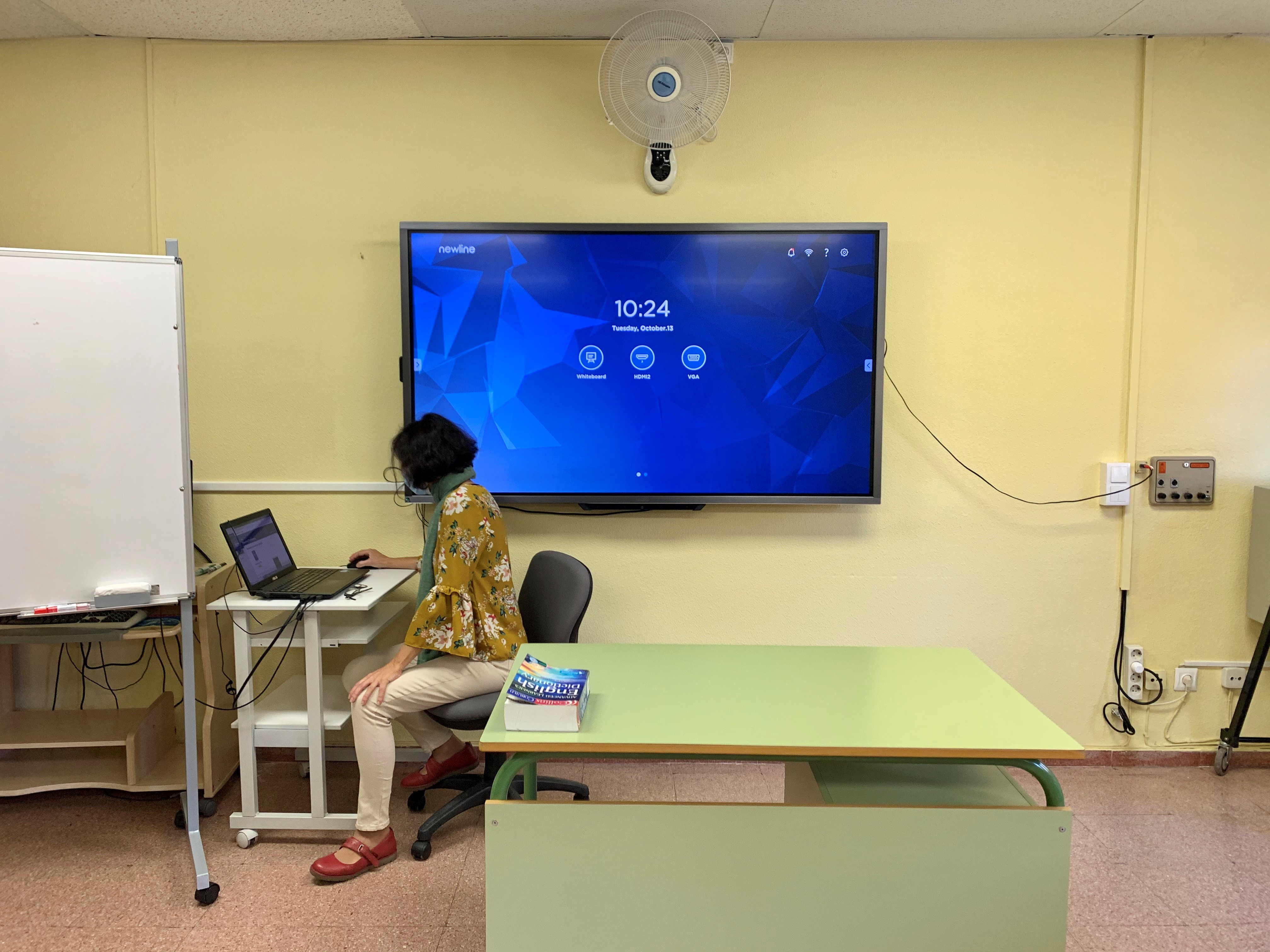 Monitores Interactivos con sistema de Videoconferencia integrados en la Escuela Oficial de Idiomas de Alcorcón
