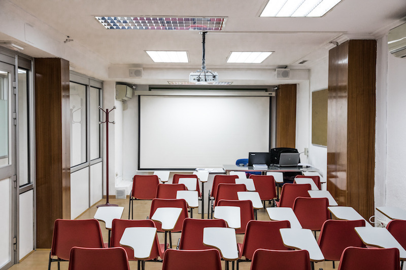 Instalación Sistema de Proyección y sonido en Academia Innova en Madrid